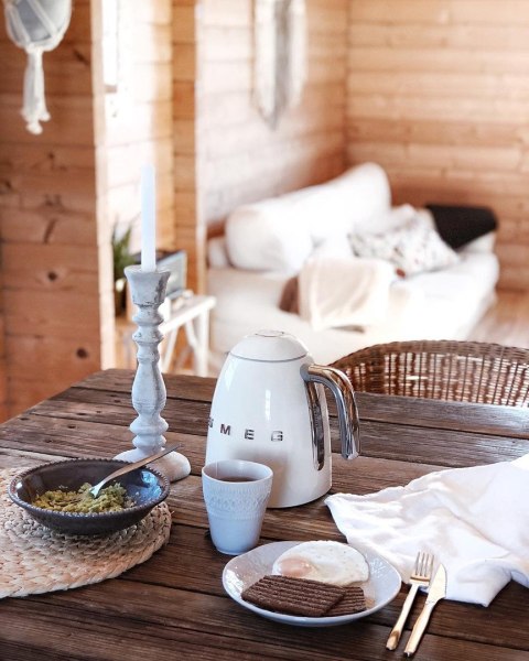 Czajnik elektryczny SMEG KLF04CREU kremowy