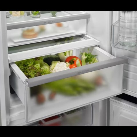 Chłodziarko-zamrażarka ELECTROLUX ENC8MD18S