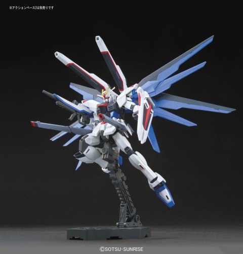 Figurka kolekcjonerska Bandai HGCE 1/144 ZGMF-X10A FREEDOM GUNDAM