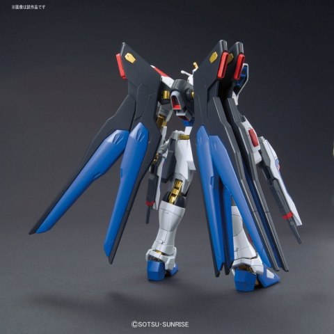 Figurka kolekcjonerska Bandai HGCE 1/144 ZGMF-X20A STRIKE FREEDOM GUNDAM