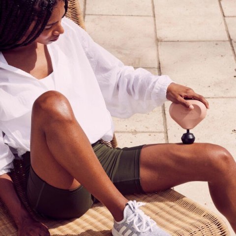 Masażer ręczny Therabody Theragun Mini 2.0 desert rose