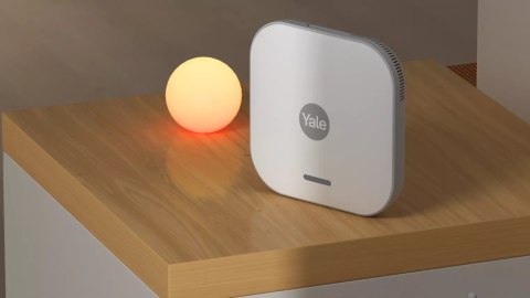 Yale Zestaw startowy inteligentnego alarmu 7 elementów - Centralka, Klawiatura, Pilot, 2x Czujnik ruchu, 2x Czujnik okno/drzwi