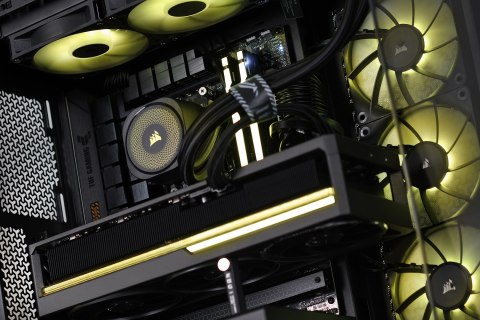 Actina iCUE 7800X3D/32GB/2TB/RTX5070Ti/850W