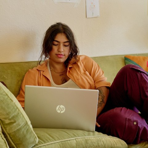 HP 15-fd0234nw i3-1215U 15,6"FHD AG 8GB SSD256 UHD 64EUs Cam720p 41Wh DOS 2Y Natural Silver