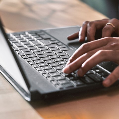 HP Victus 15-fa0999nw i5-12450H 15,6"FHD AG IPS 144Hz 16GB SSD512 RTX 3050_4GB BLKB 70Wh Win11 2Y Mica Silver