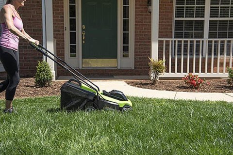 24V Kosiarka 33 cm GREENWORKS GD24LM33K4 - Zestaw ładowarka + akumulator 4Ah - 2516107UB