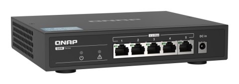 Zestaw Qnap TS-673A-SW5T (TS-673A-8G + switch QSW-1105-5T 5x2.5GbE), Tower, 6 x 2.5"/3.5" SATA, AMD Ryzen V1500B 4C/8T, 8GB DDR4