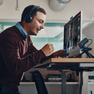 Poly Zestaw słuchawkowy Voyager Focus 2 z certyfikatem Microsoft Teams USB-C-C + przejściówka USB-C/A 9T9J4AA#AC3