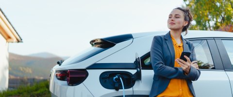 Qoltec Mobilna ładowarka do samochodu elektrycznego EV z regulacją 2w1 Typ2 7kW CEE 32A/5 PIN 230V LCD Przenośna Wallbox 5m